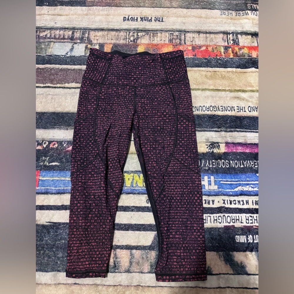 Lululemon Outrun 17" Crop mesh
Shatter Weave Dust Coral Plum Black 4